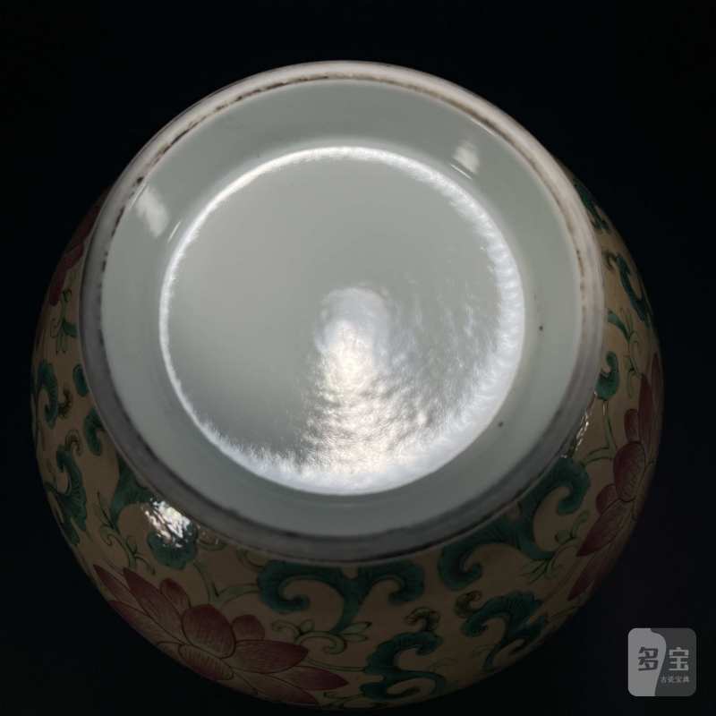 清晚期 米黄地粉彩荷花纹玉壶春瓶 - 图3